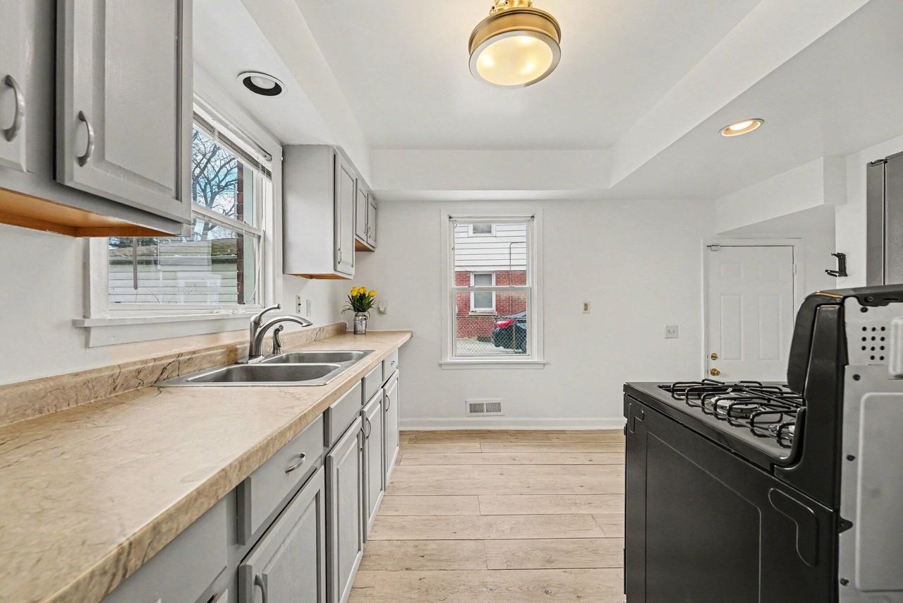 4142 Dearborn St - Photo 5 of 14