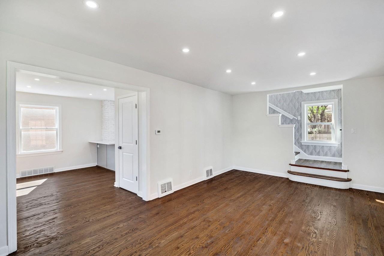 248 Adelaide Pl - Photo 4 of 22