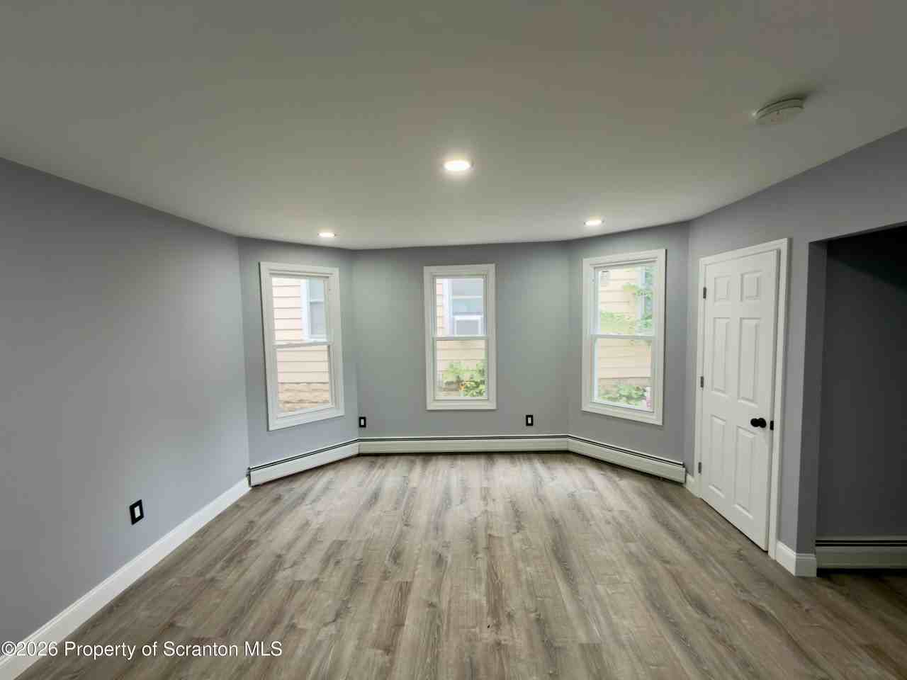 51 Park St - Photo 4 of 18