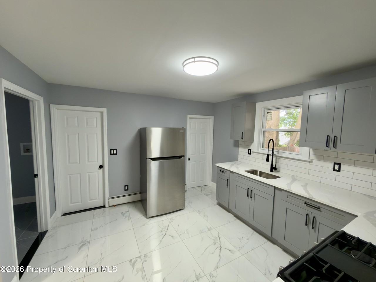 51 Park St - Photo 7 of 18