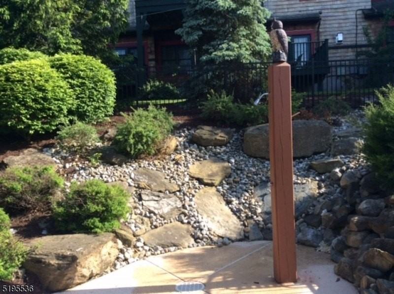 10 Maple Cres #13 - Photo 5 of 21