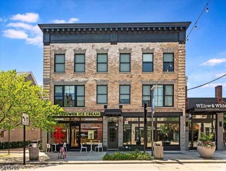 35 Main St - Photo 2 of 33