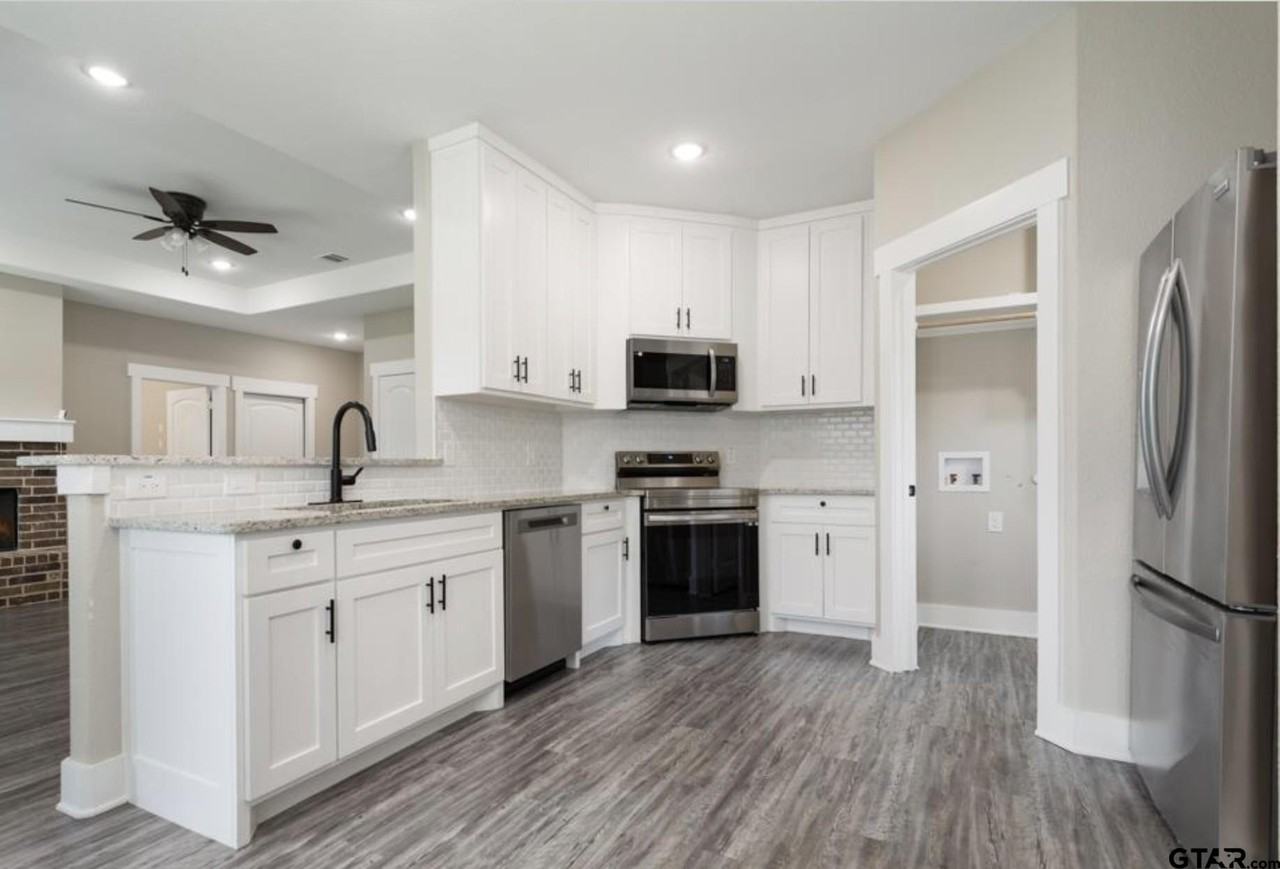 14127 Donna St - Photo 2 of 5