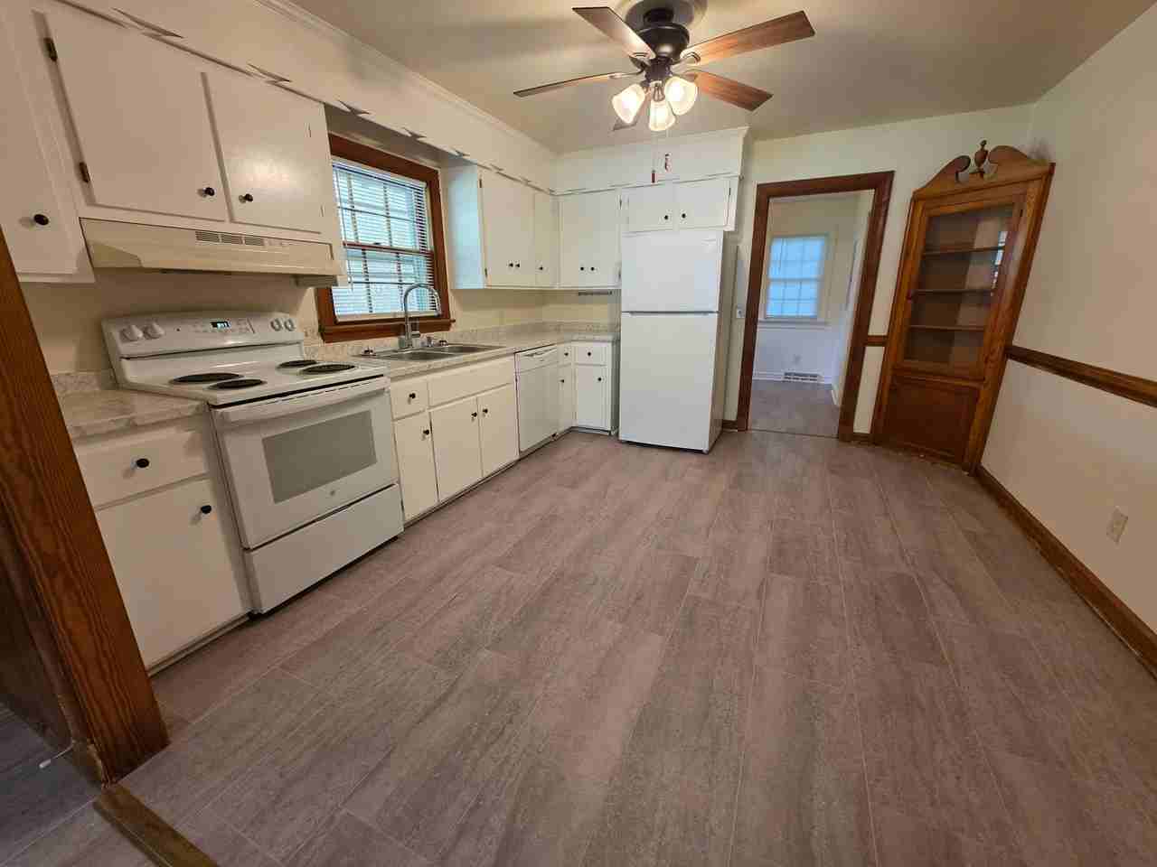 318 Jasper Ln - Photo 2 of 36