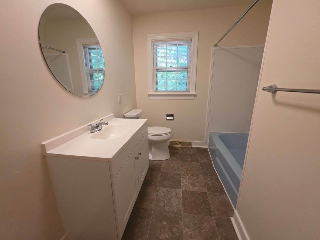 318 Jasper Ln - Photo 4 of 36