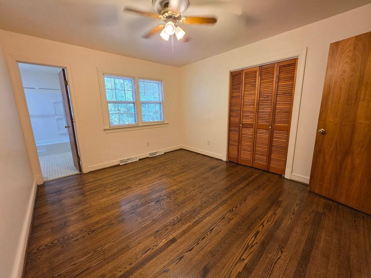 318 Jasper Ln - Photo 7 of 36