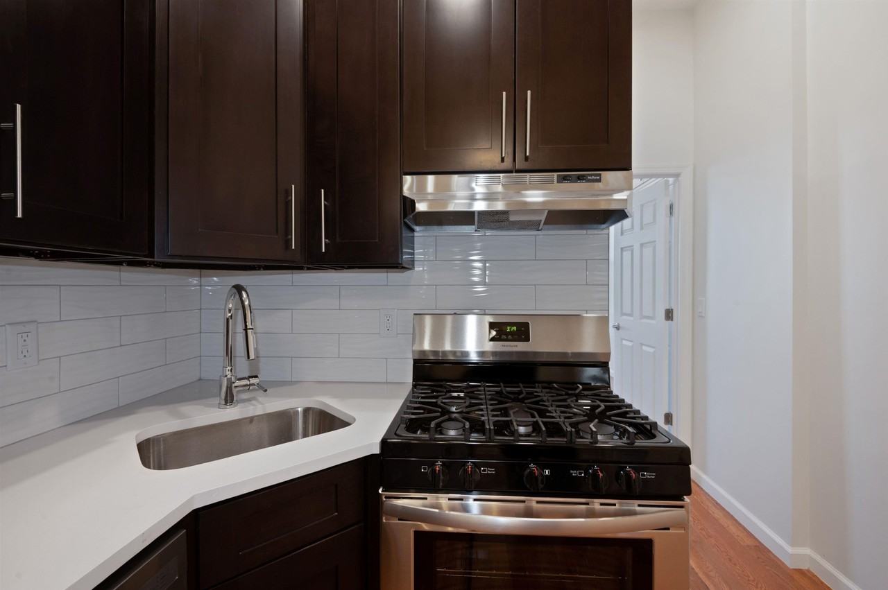 145 Brunswick St #1R - Photo 4 of 18