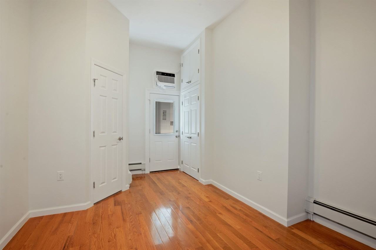 145 Brunswick St #1R - Photo 5 of 18