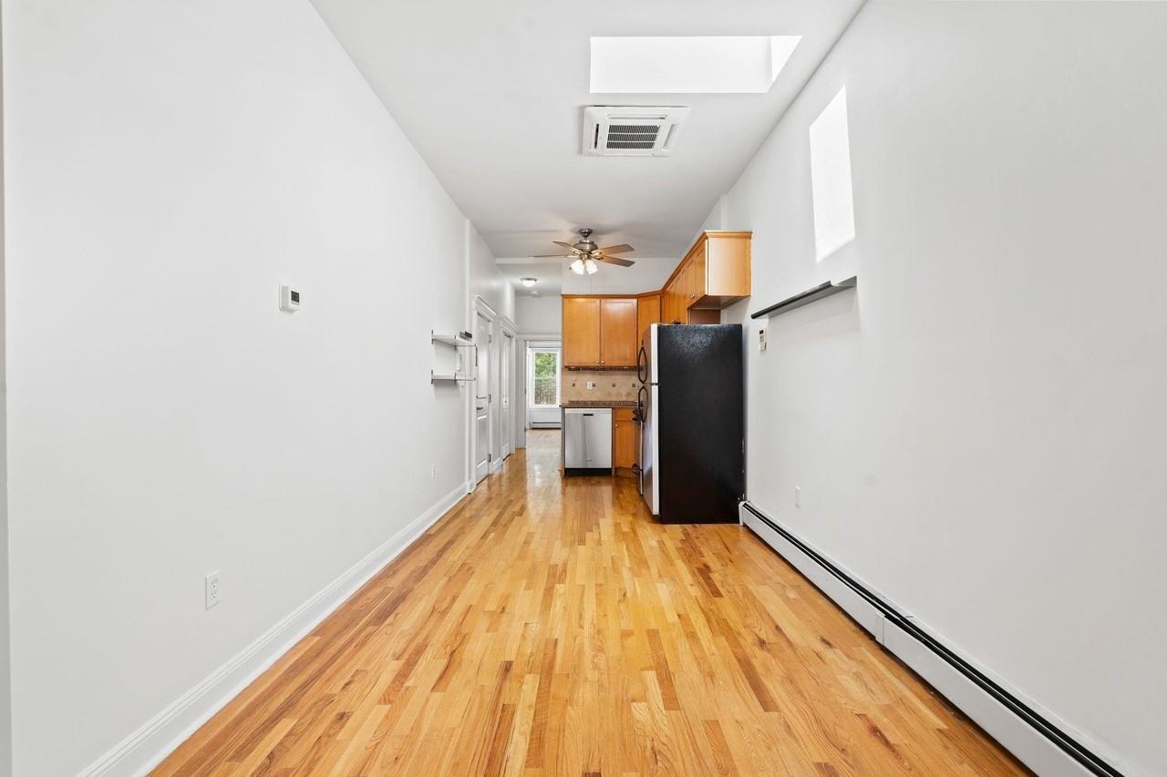 349 7th St #3R - Photo 3 of 22