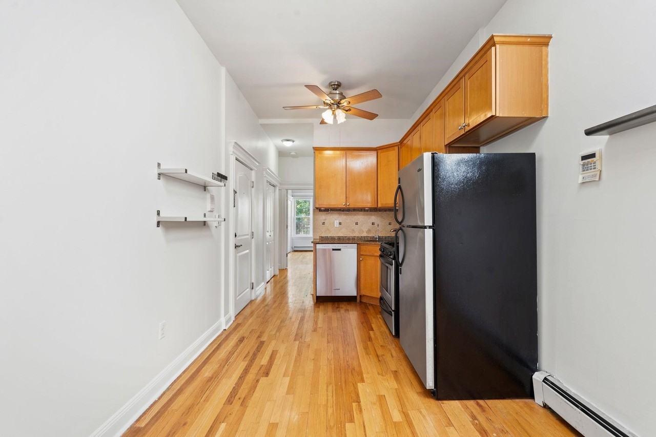 349 7th St #3R - Photo 4 of 22