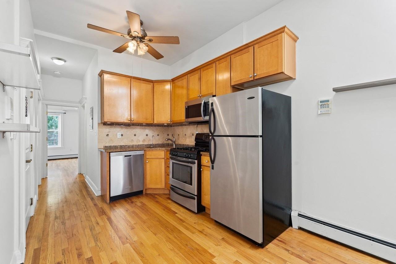 349 7th St #3R - Photo 5 of 22