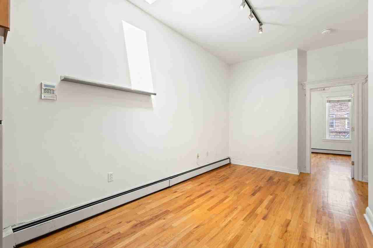 349 7th St #3R - Photo 6 of 22