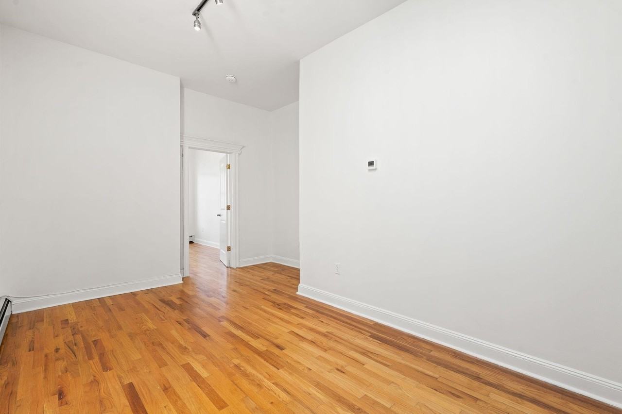 349 7th St #3R - Photo 7 of 22