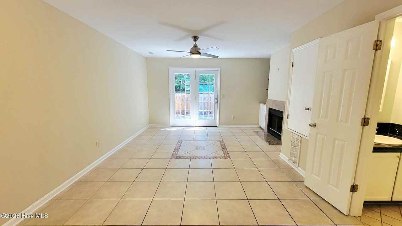 5116 Lampost Cir - Photo 3 of 21