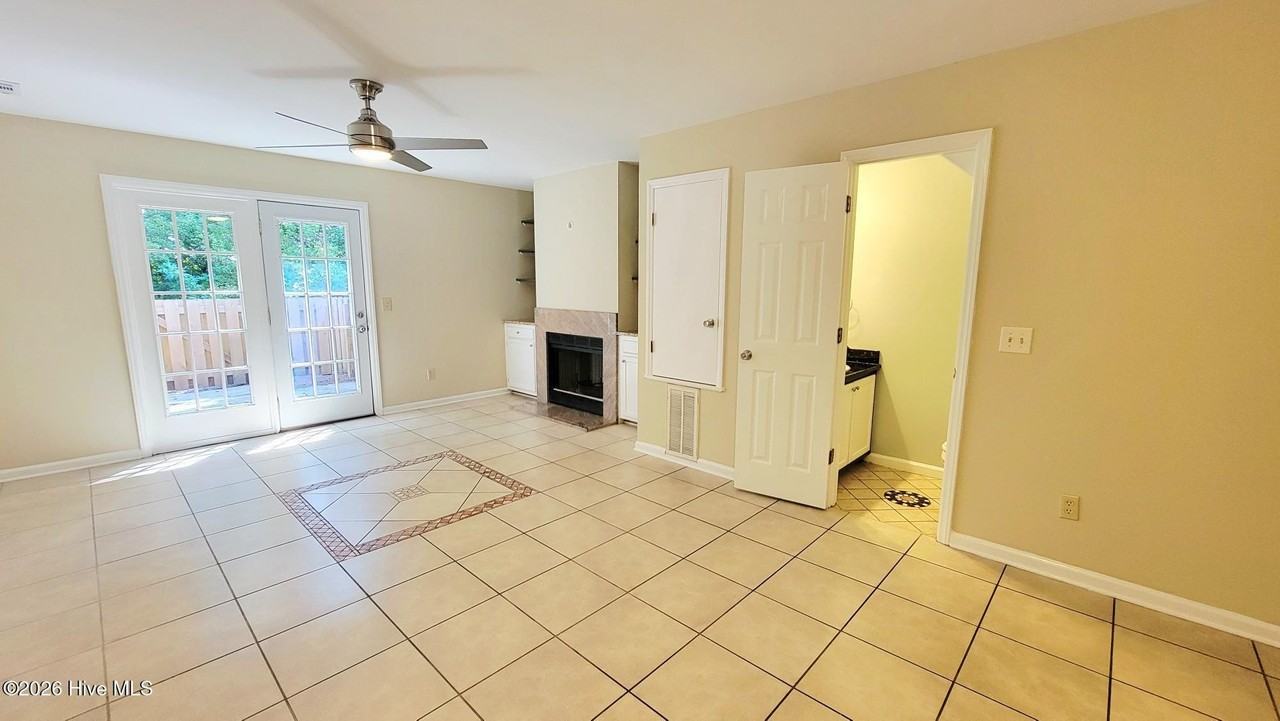 5116 Lampost Cir - Photo 4 of 21