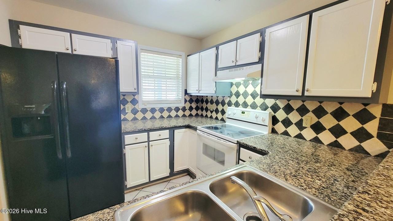 5116 Lampost Cir - Photo 6 of 21