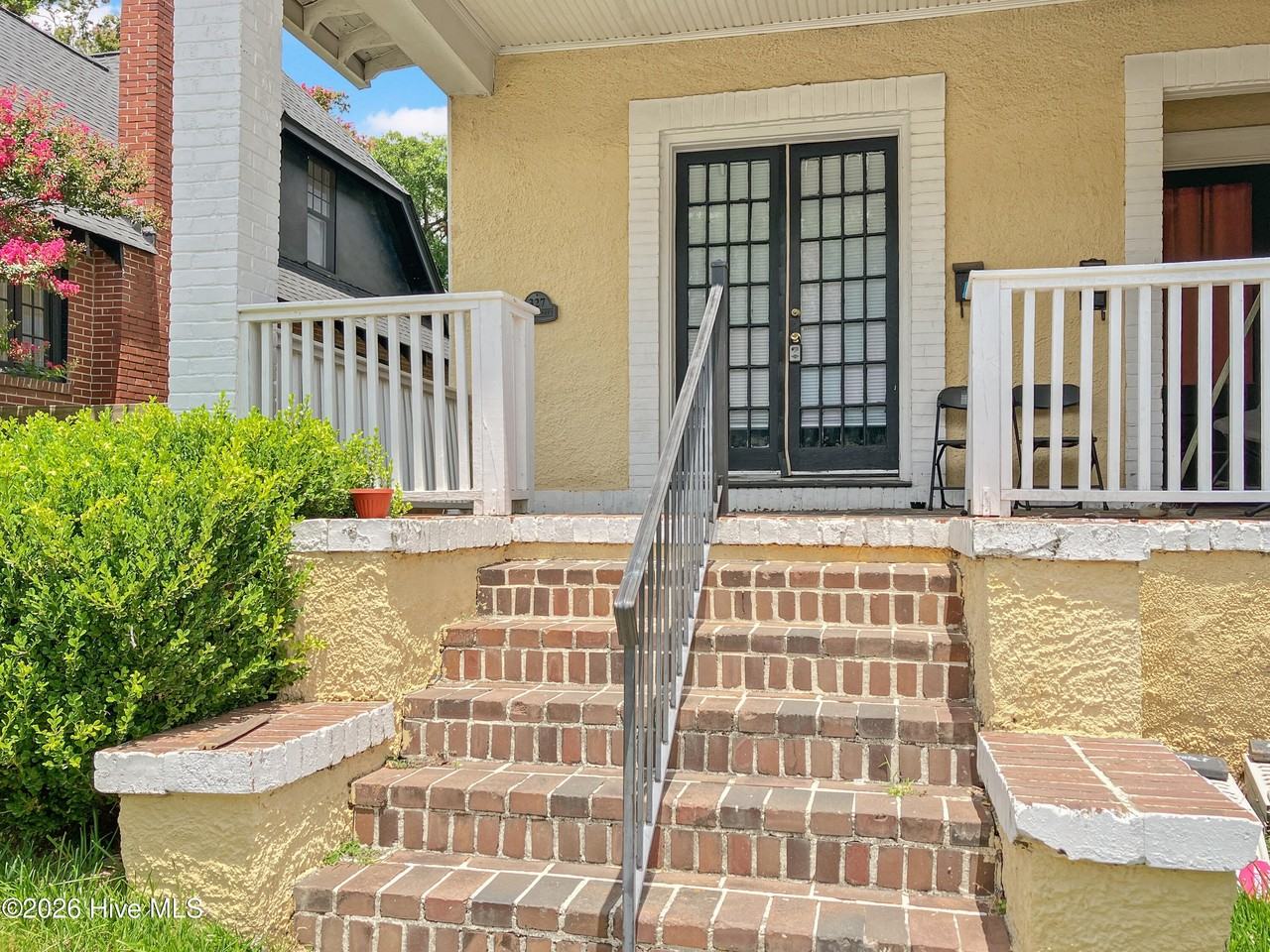 327 Ellis St #A - Photo 2 of 10