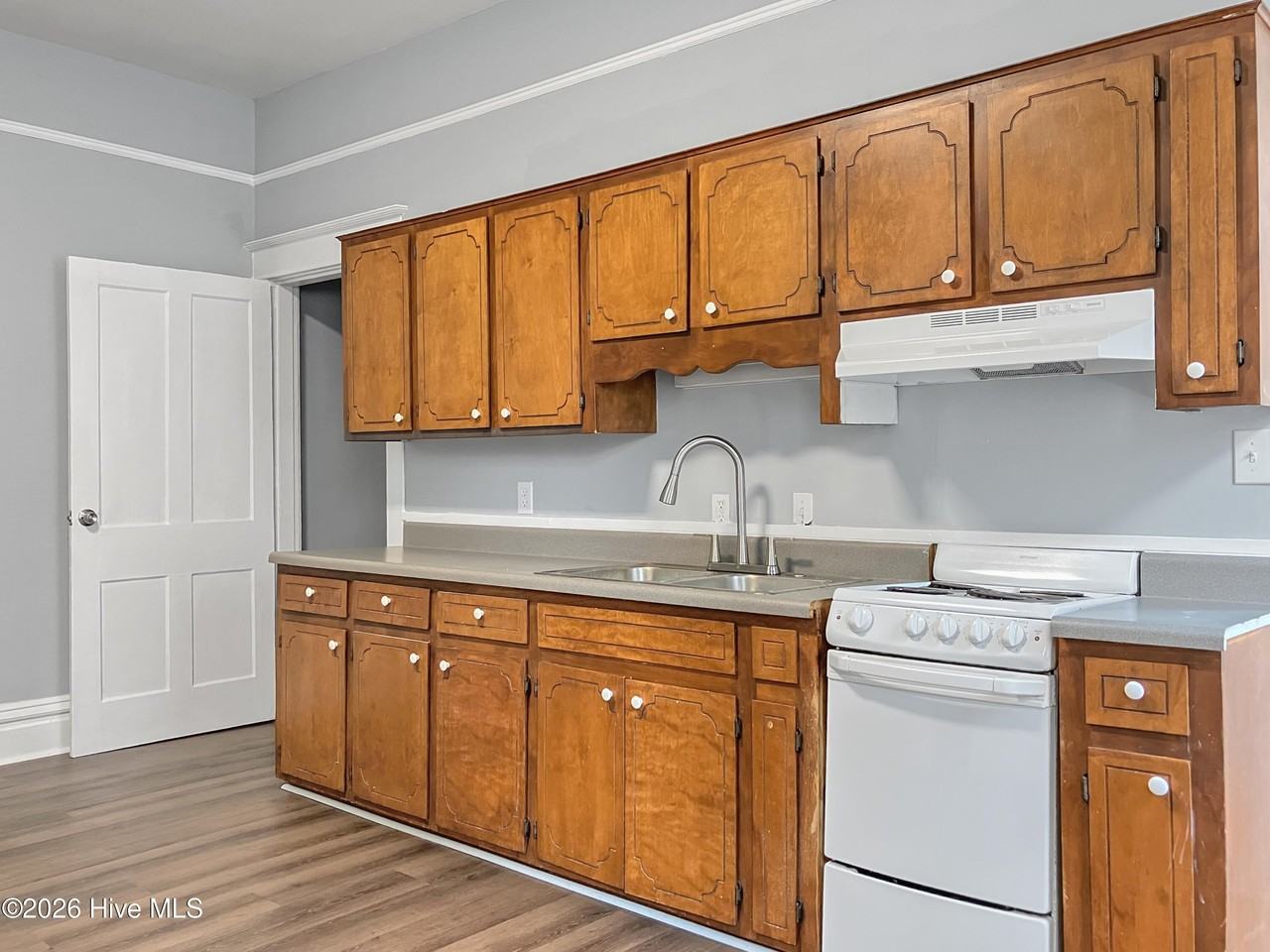 327 Ellis St #A - Photo 3 of 10