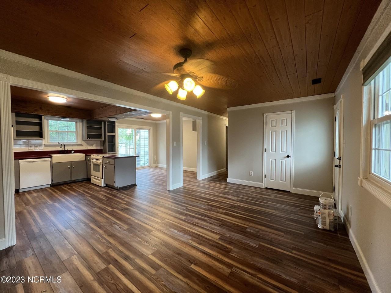 1008 Stillwood Ct - Photo 3 of 29