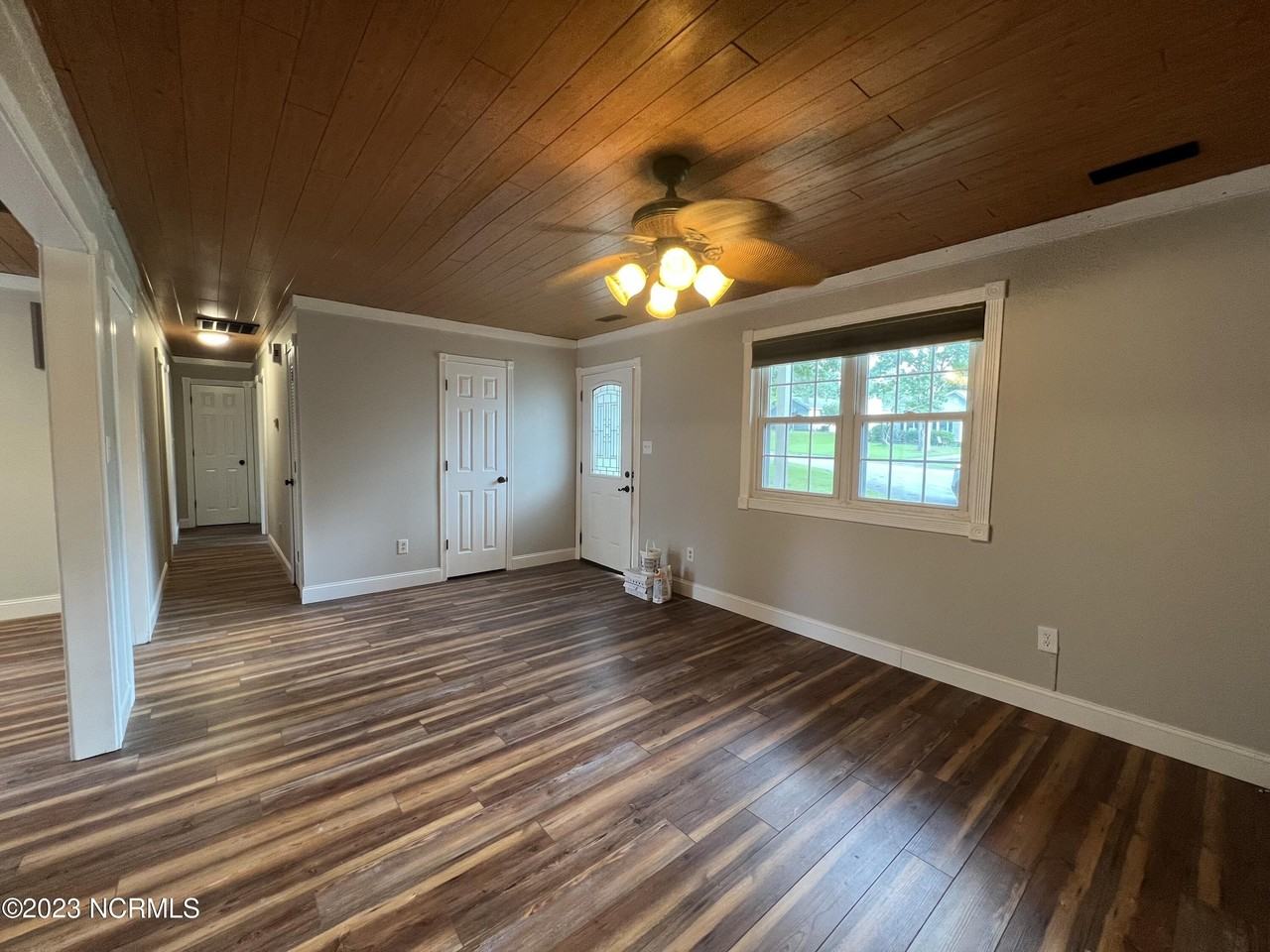 1008 Stillwood Ct - Photo 4 of 29