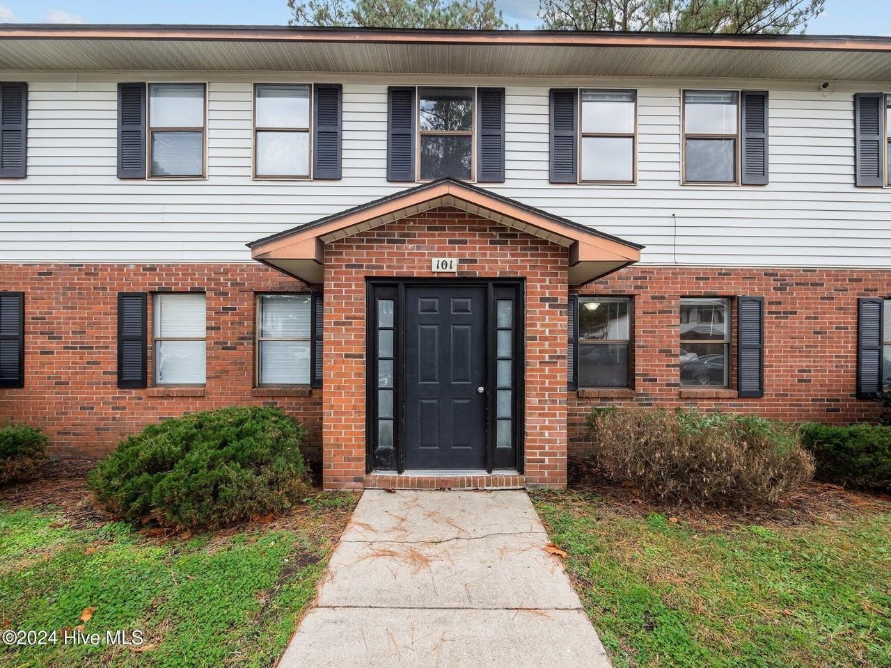 101 Ravenwood Dr #B