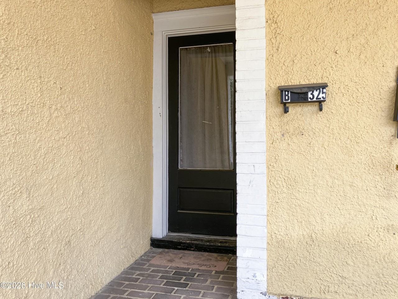 325 Ellis St #B - Photo 2 of 11