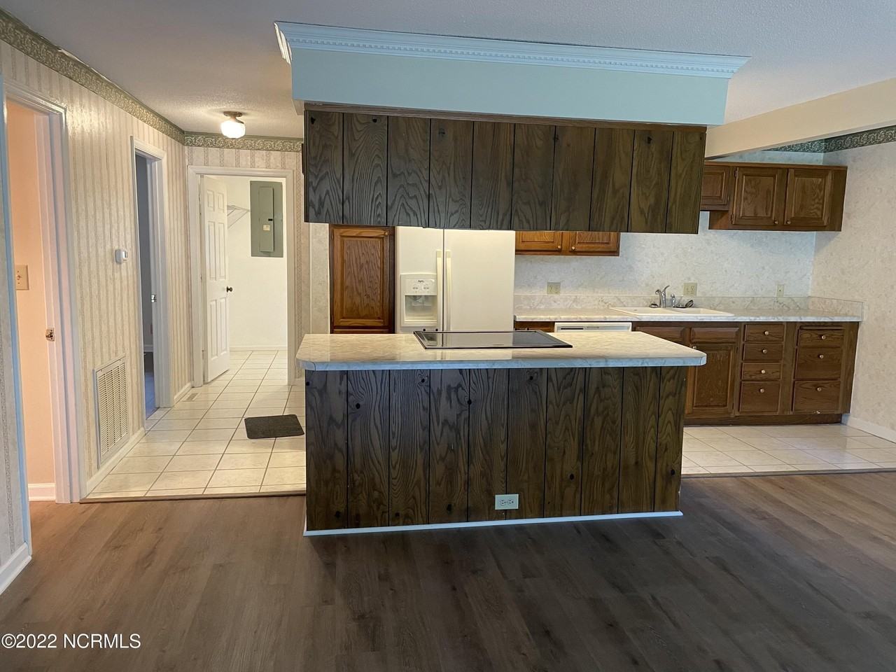 803 Dover St - Photo 5 of 12