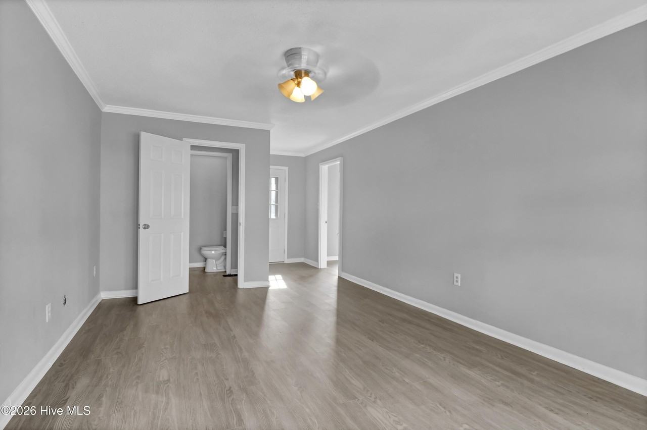 139 Charter Dr - Photo 4 of 22