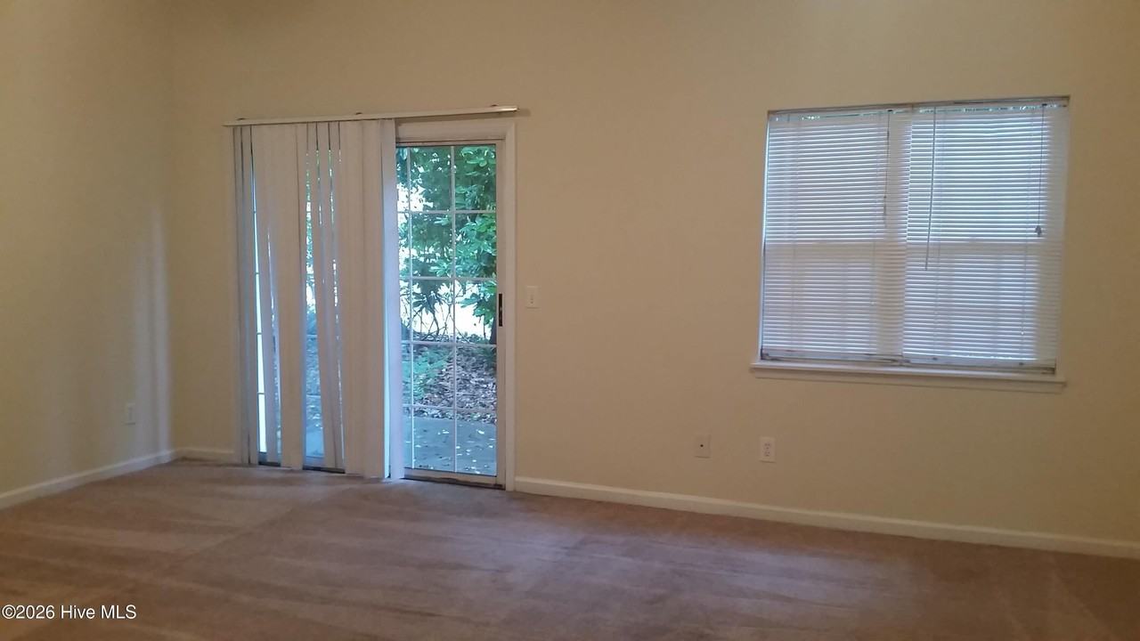 1404 Tanager Ct - Photo 2 of 8