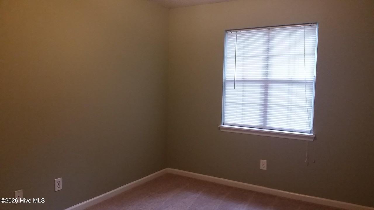 1404 Tanager Ct - Photo 4 of 8