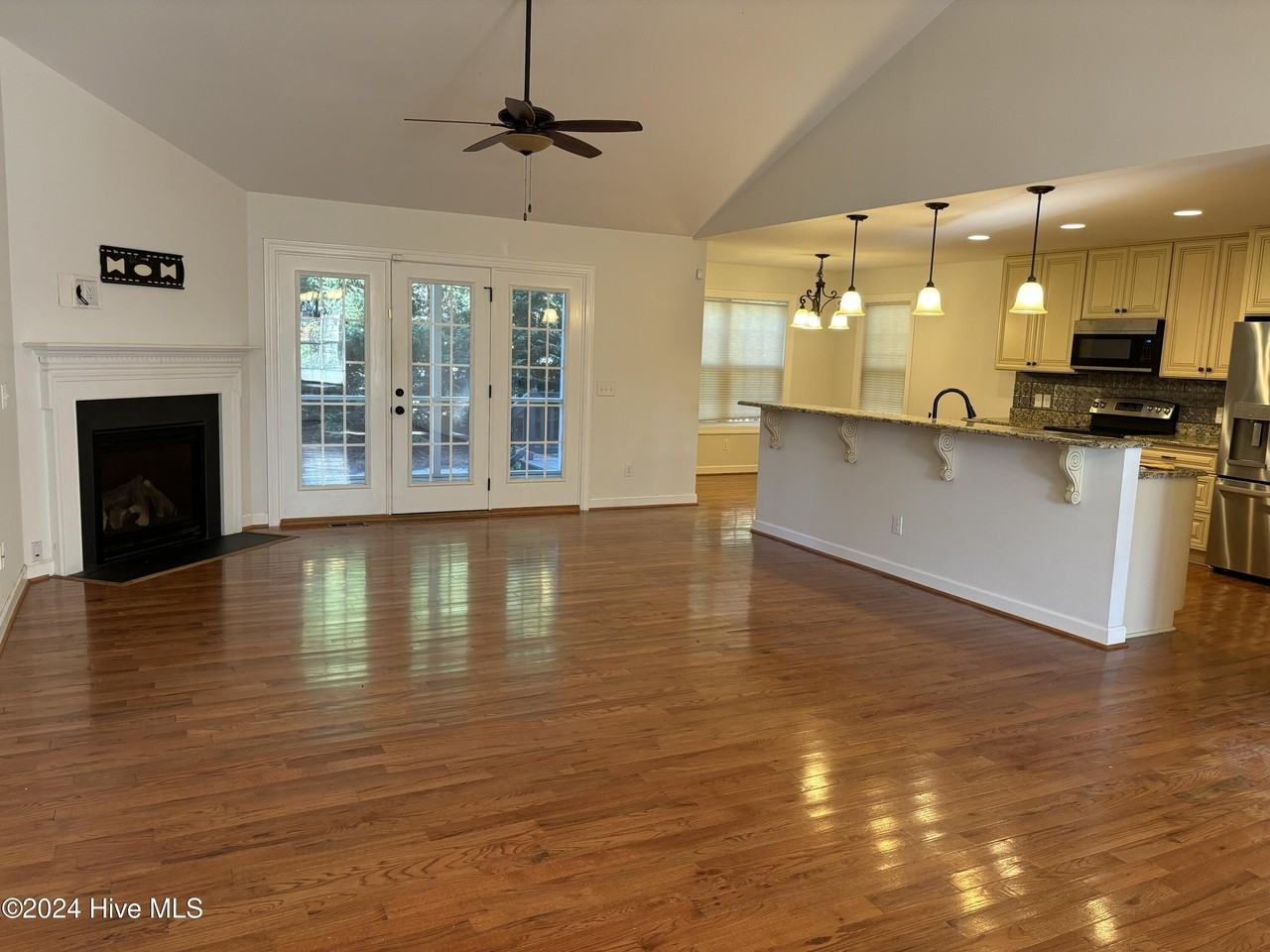 7 Moore Dr - Photo 3 of 20