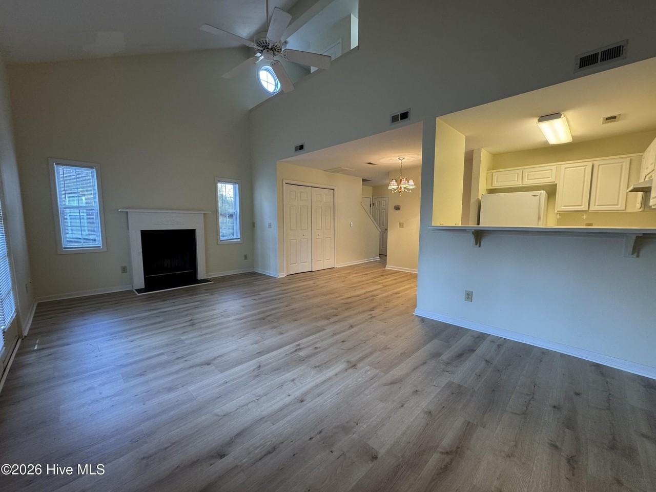 5147 Lampost Cir - Photo 4 of 17