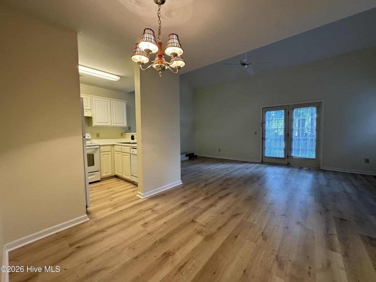 5147 Lampost Cir - Photo 6 of 17