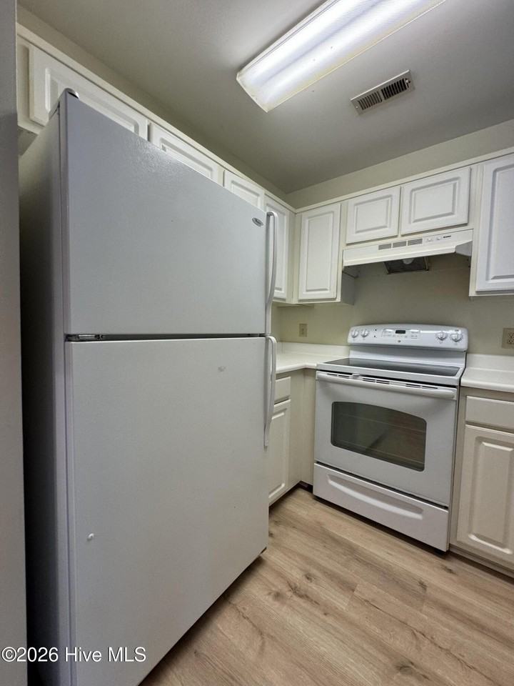5147 Lampost Cir - Photo 7 of 17
