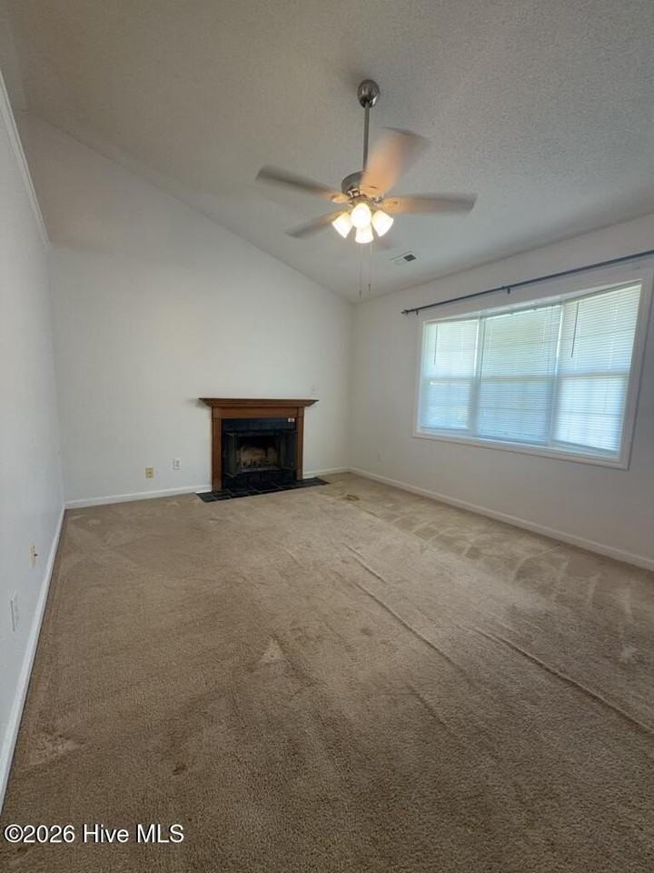 436 Dion Dr - Photo 2 of 10