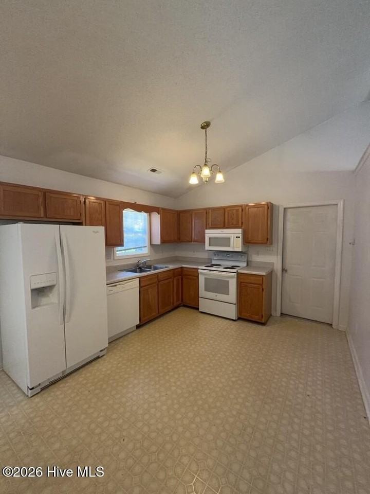 436 Dion Dr - Photo 3 of 10