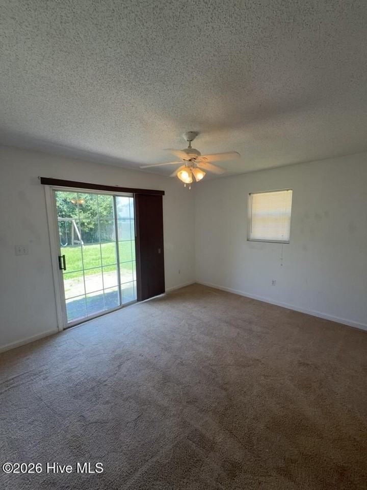 436 Dion Dr - Photo 4 of 10