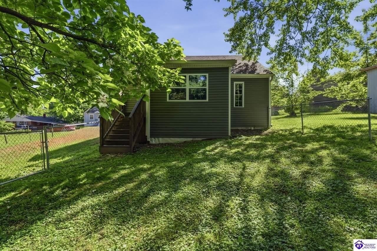 105 Brooks St - Photo 4 of 29
