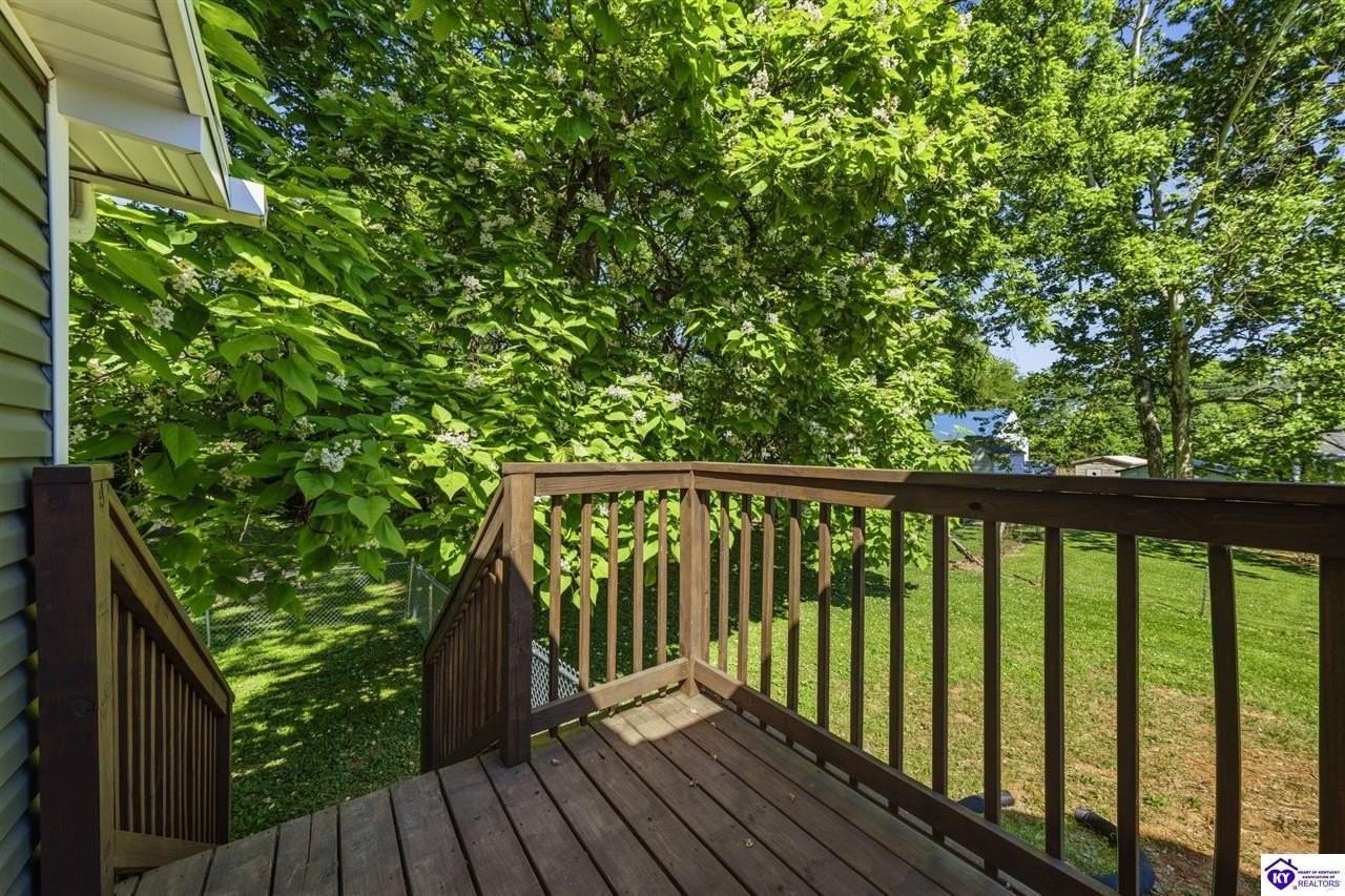 105 Brooks St - Photo 6 of 29