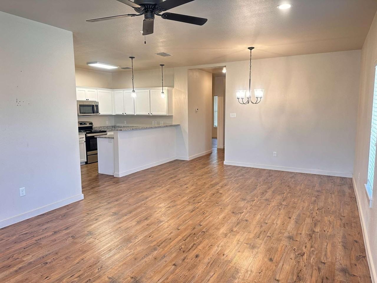 2555 138th St - Photo 2 of 11