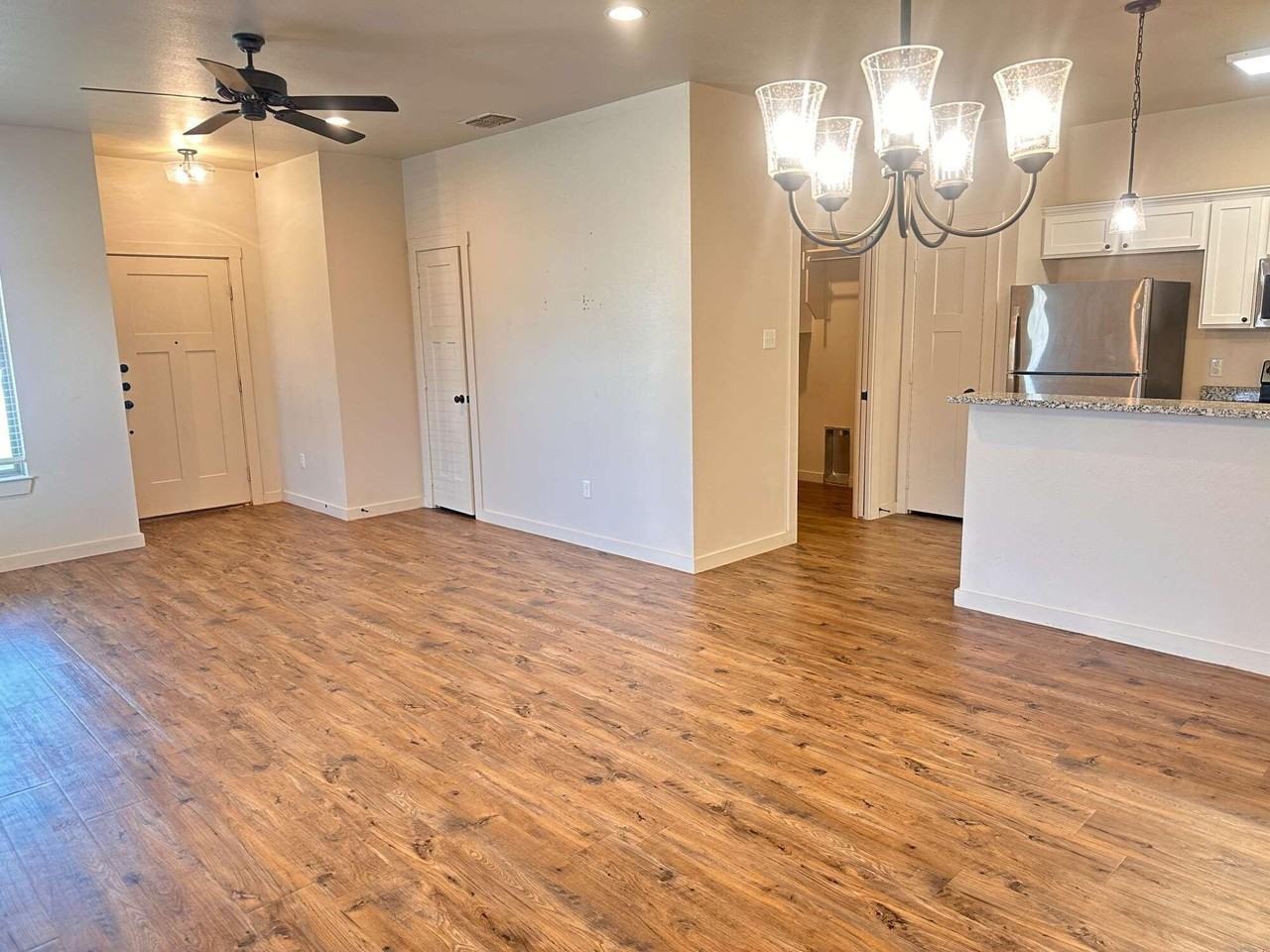 2555 138th St - Photo 3 of 11