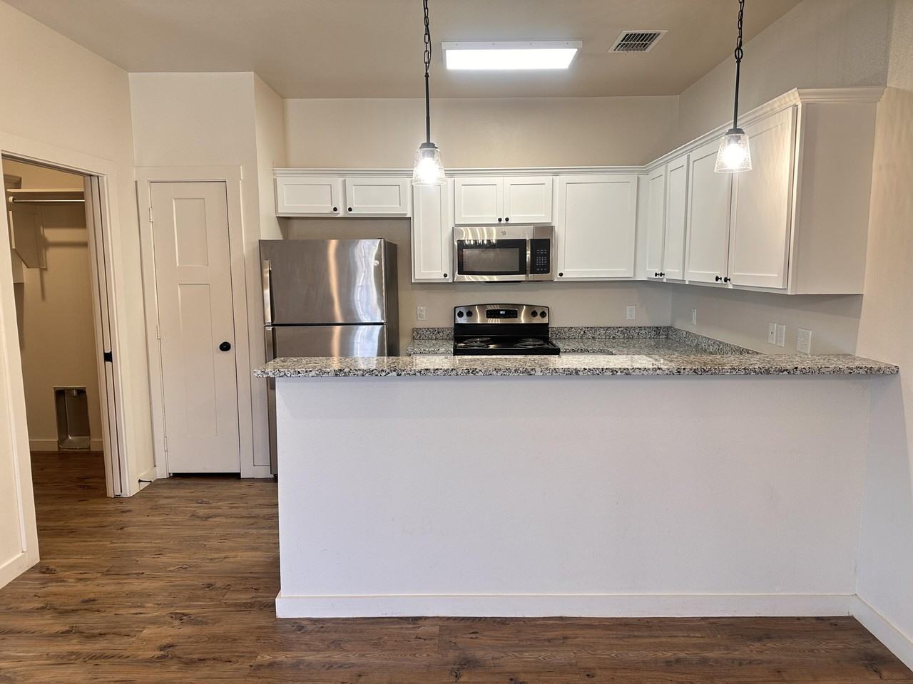 2555 138th St - Photo 4 of 11