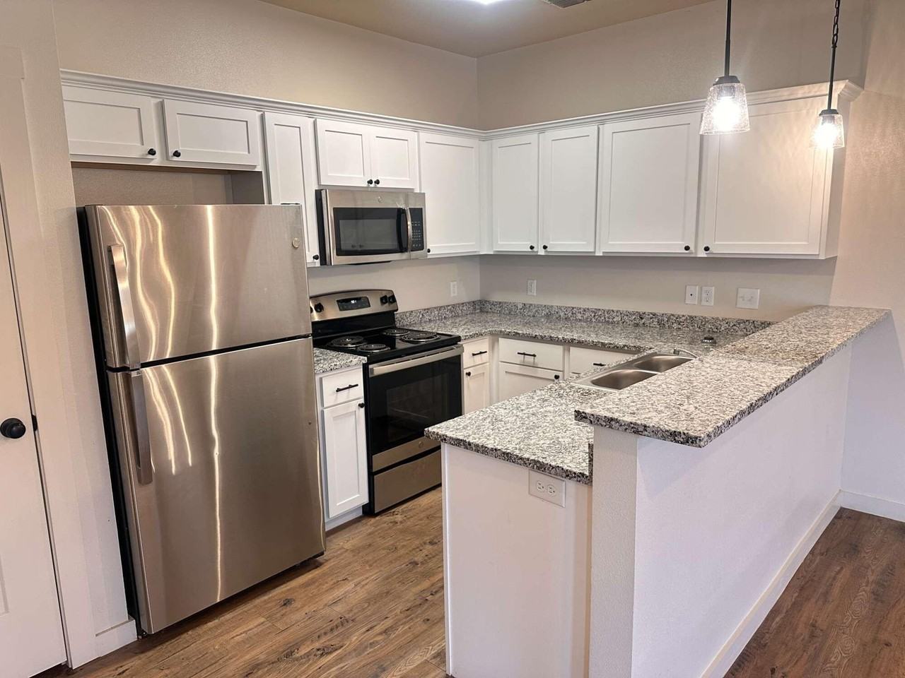 2555 138th St - Photo 5 of 11