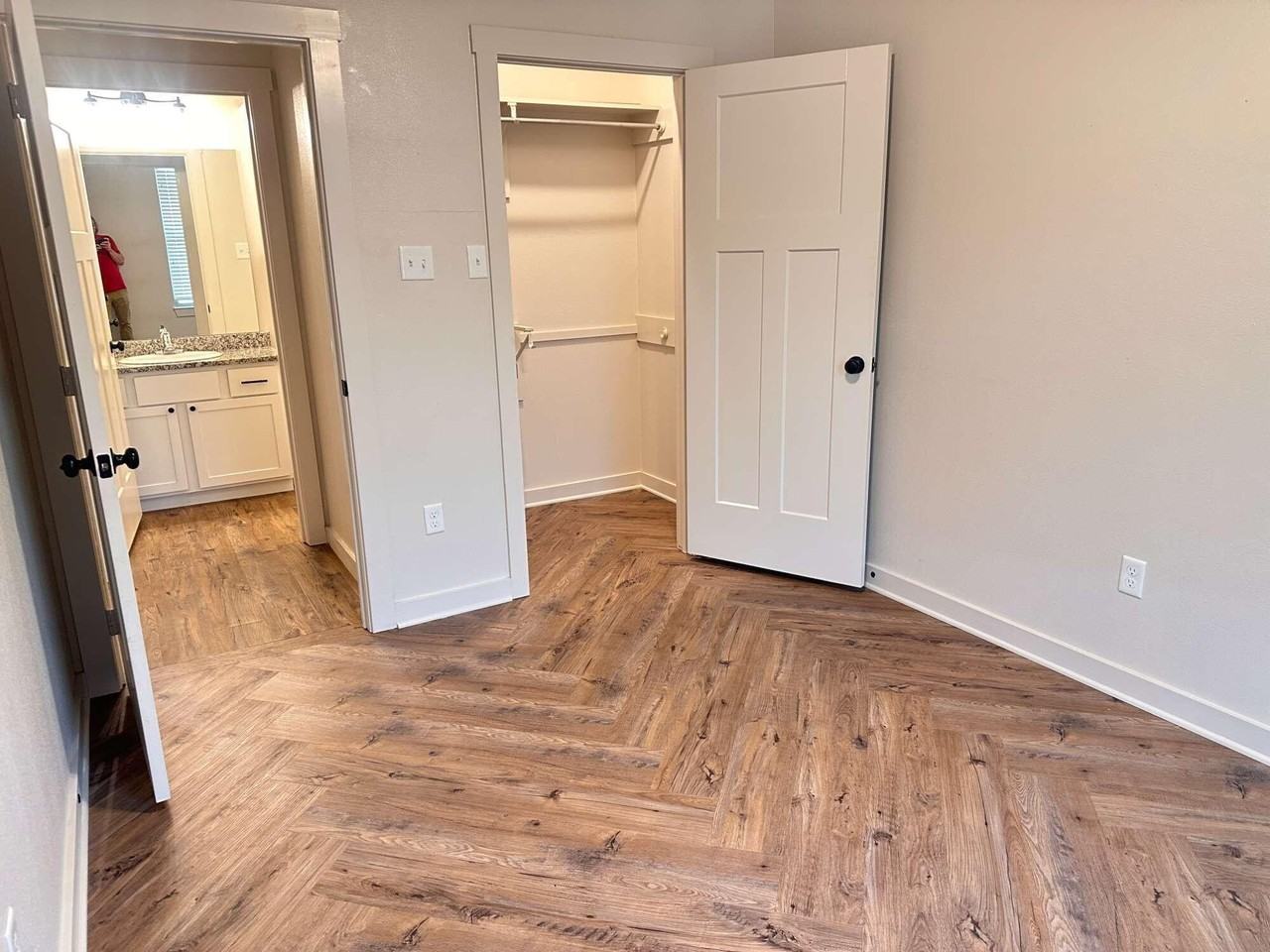 2555 138th St - Photo 7 of 11