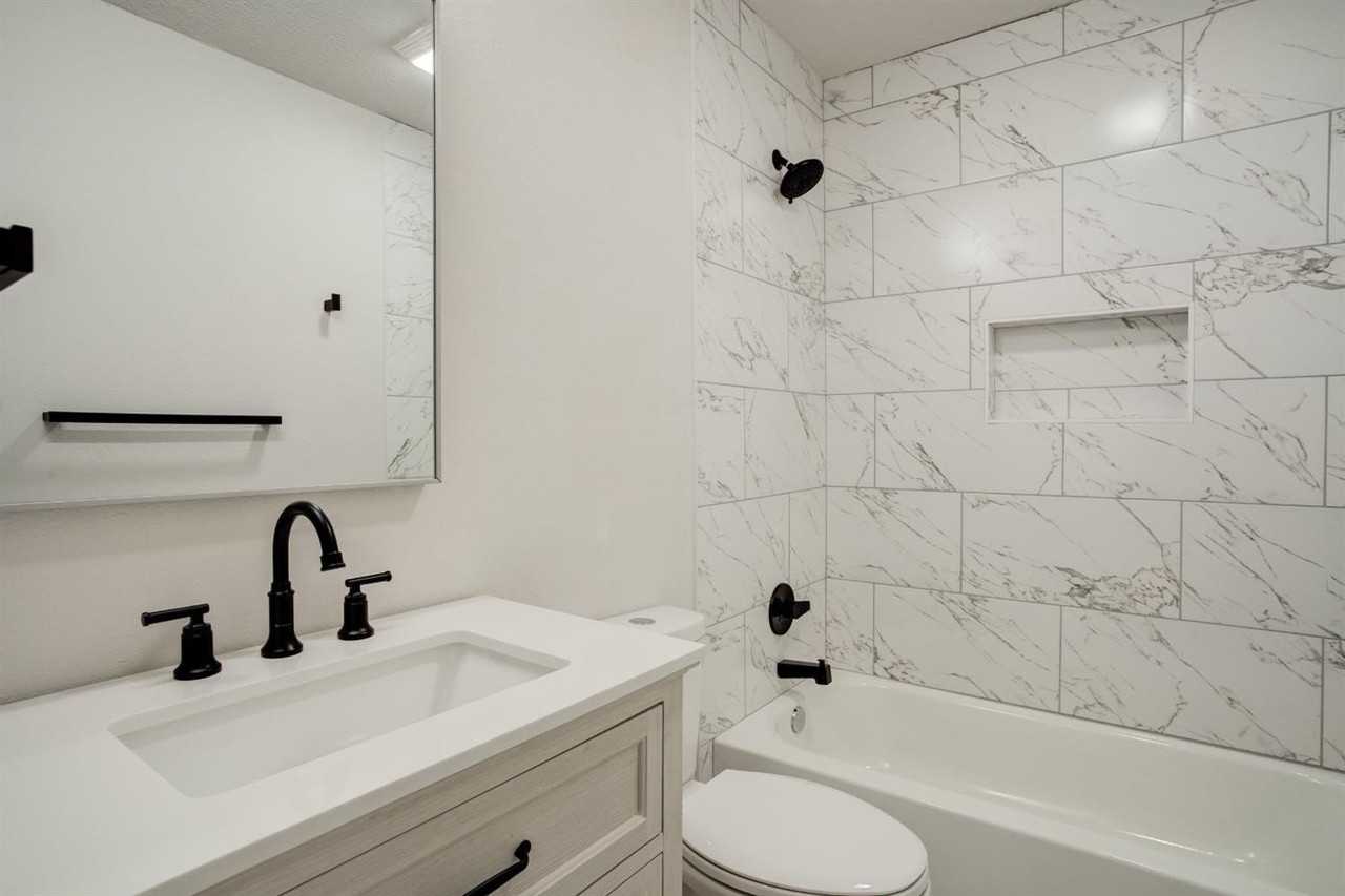 226 Hickory St #A - Photo 3 of 16