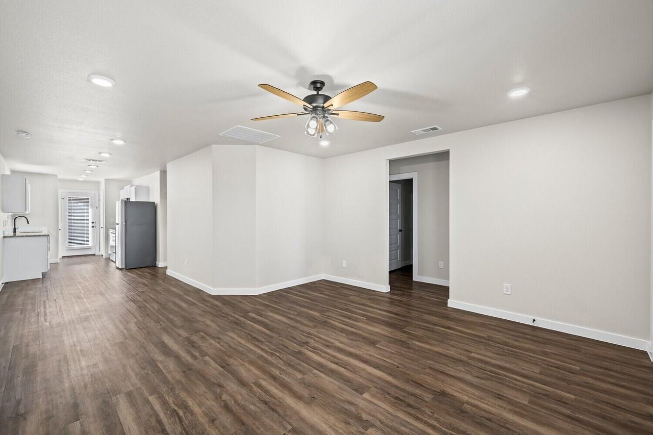 2009 Settler Ave - Photo 2 of 15