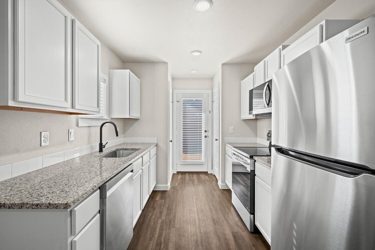 2009 Settler Ave - Photo 4 of 15