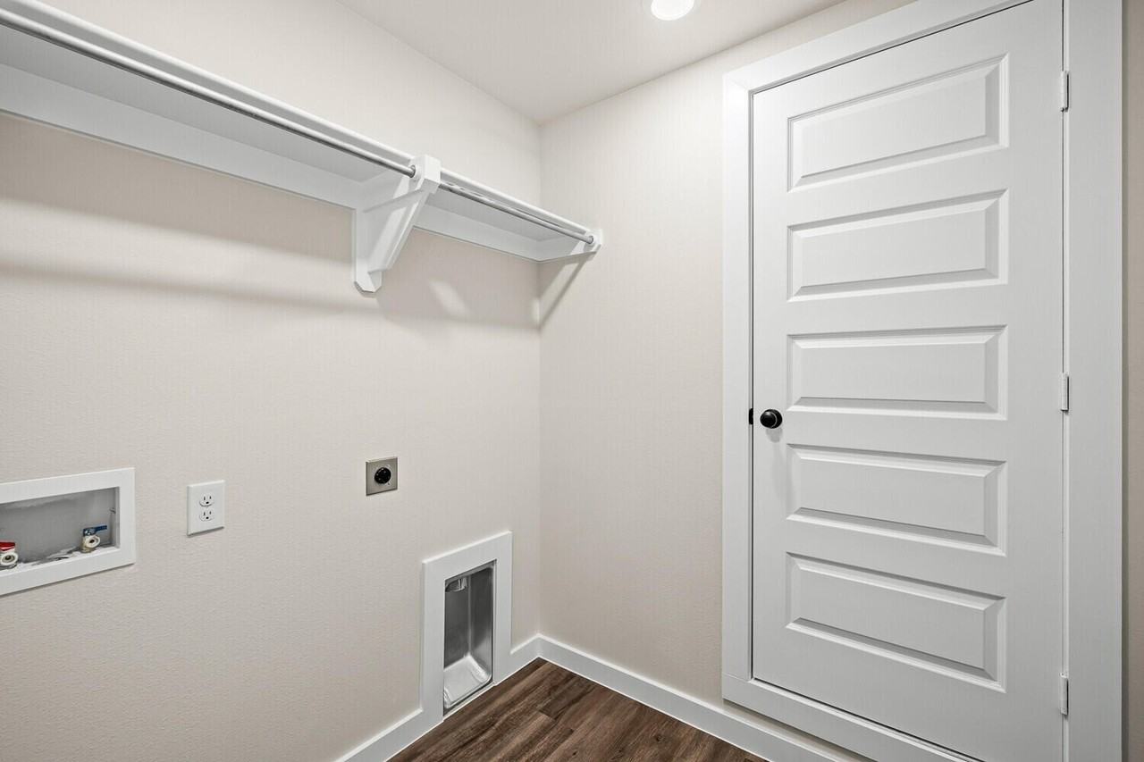 2009 Settler Ave - Photo 6 of 15