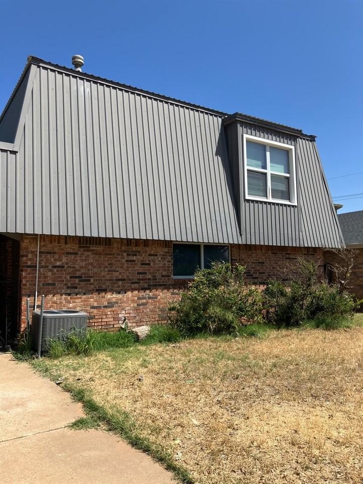 4404 75th Dr #B - Photo 2 of 23