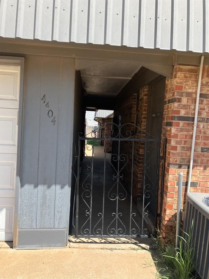 4404 75th Dr #B - Photo 3 of 23
